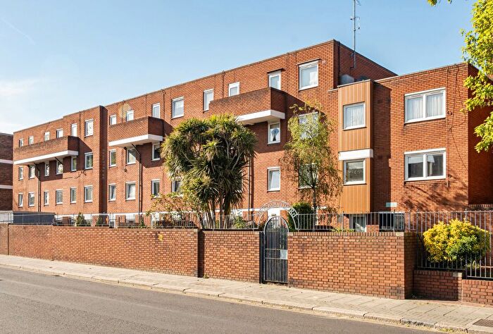 1 Bedroom Flat For Sale In Granville Road, London, SW18