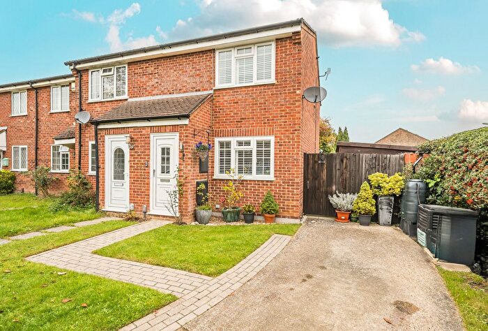 2 Bedroom End Of Terrace House For Sale In Homefield Close, Horley, Surrey, RH6