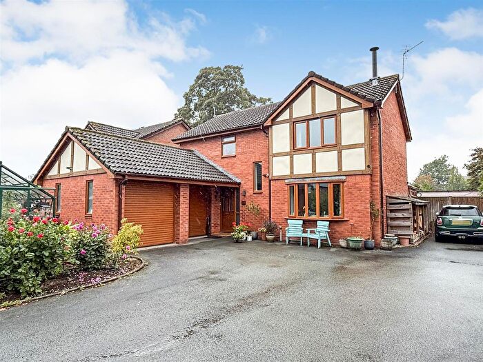 4 Bedroom Detached House For Sale In Oaklands Drive, Whittington, Oswestry, SY11