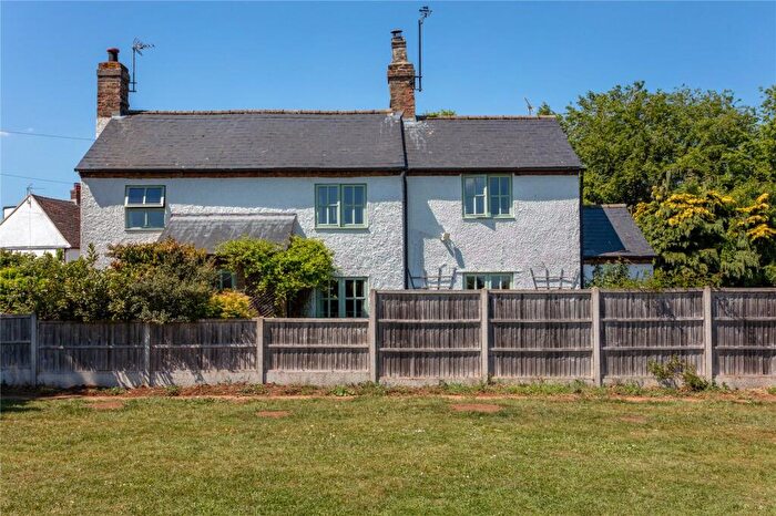3 Bedroom Detached House For Sale In Luton Road, Toddington, Bedfordshire, LU5
