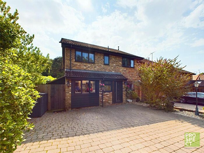 4 Bedroom Detached House To Rent In Shaftesbury Mount, Blackwater, Camberley, Hampshire, GU17