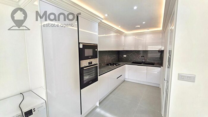 3 Bedroom Bungalow To Rent In Perkins Road, Newbury Park, IG2