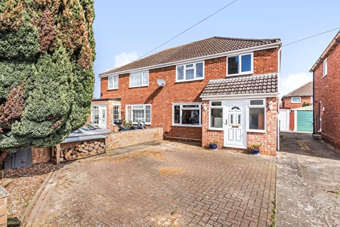 3 Bedroom Semi-Detached House To Rent In Kidlington, Oxfordshire, OX5