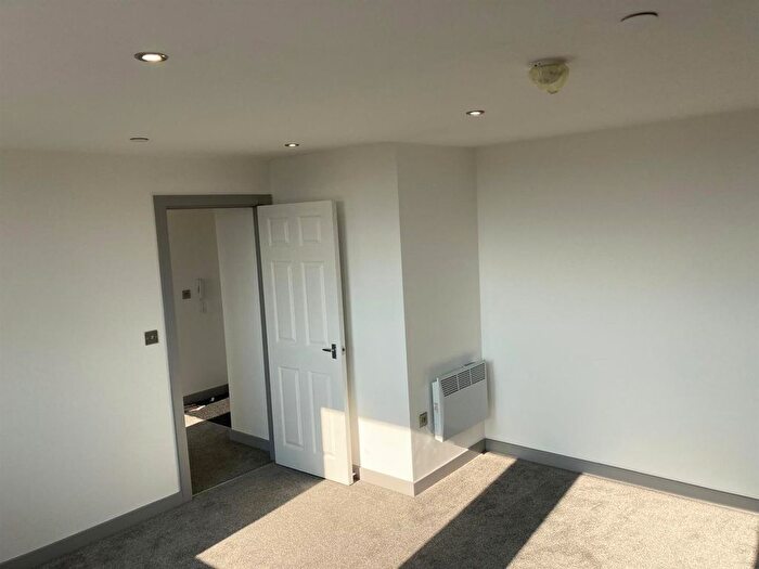 1 Bedroom Flat To Rent In Yeadon House, Green Lane, Leeds, LS19