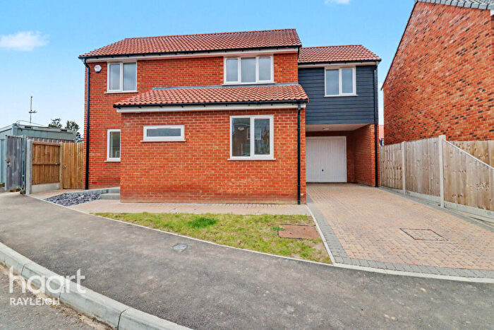 3 Bedroom Detached House For Sale In Fairview Crescent, Rayleigh, SS6