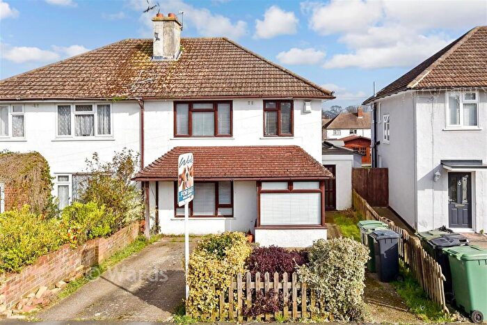 3 Bedroom Semi Detached House For Sale In Sussex Road, Maidstone, Kent, ME15