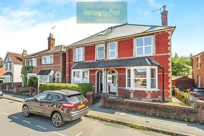 2 Bedroom Flat To Rent In Station Road, West Byfleet, KT14