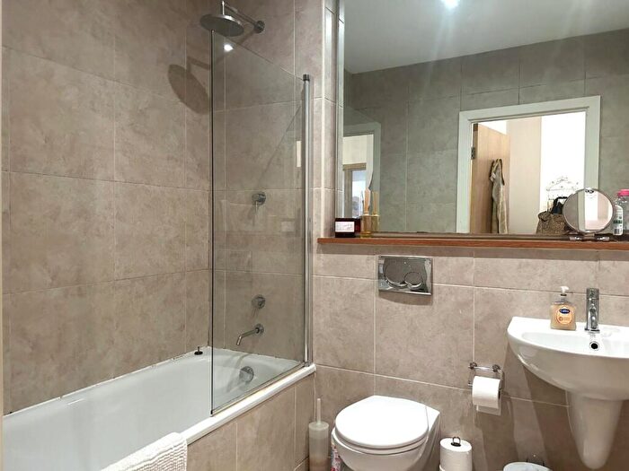 2 Bedroom Apartment To Rent In Roberts Wharf, East Street, Leeds, LS9