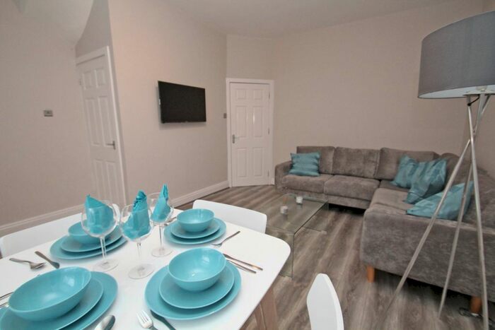 5 Bedroom Terraced House To Rent In Brookfield Place, Headingley, Leeds, LS6