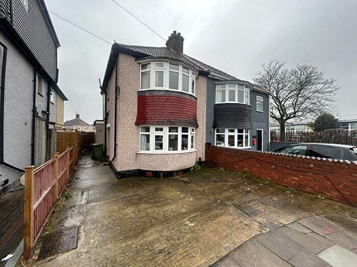 3 Bedroom Semi Detached House For Sale In Plymstock Road, Welling, DA16
