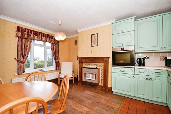 2 Bedroom Detached House For Sale In Ashover Road, Old Tupton, Chesterfield, S42