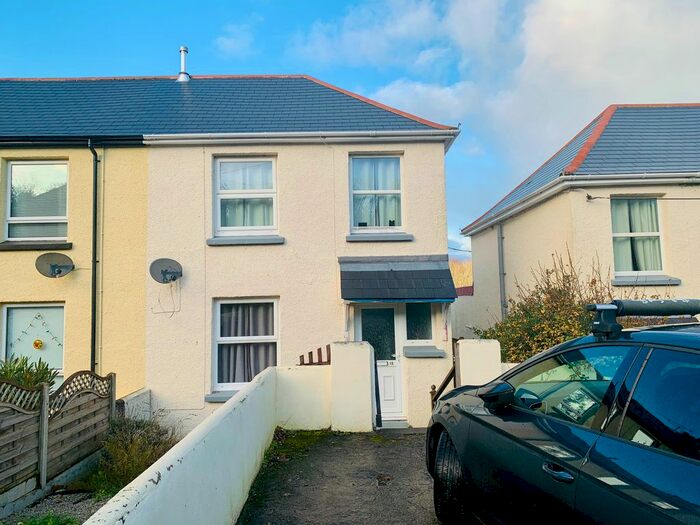 3 Bedroom Semi-Detached House To Rent In Glasney Place, Penryn TR10