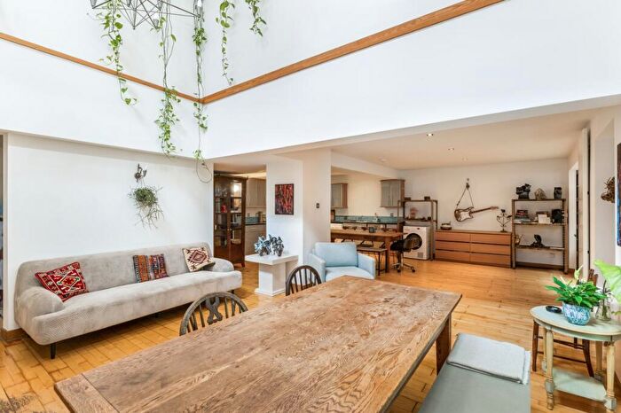 2 Bedroom Apartment To Rent In New Wharf Road London, N1