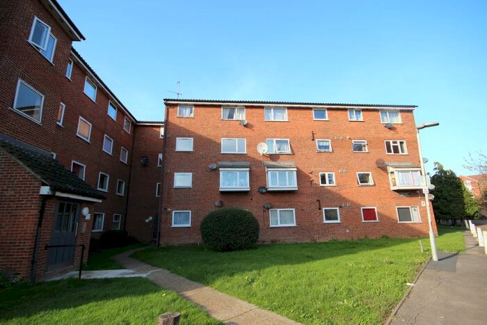 2 Bedroom Flat To Rent In Gurney Close, Barking, IG11