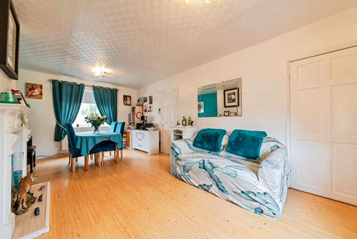 3 Bedroom End Of Terrace House For Sale In Chatsworth Road, Newark, NG24
