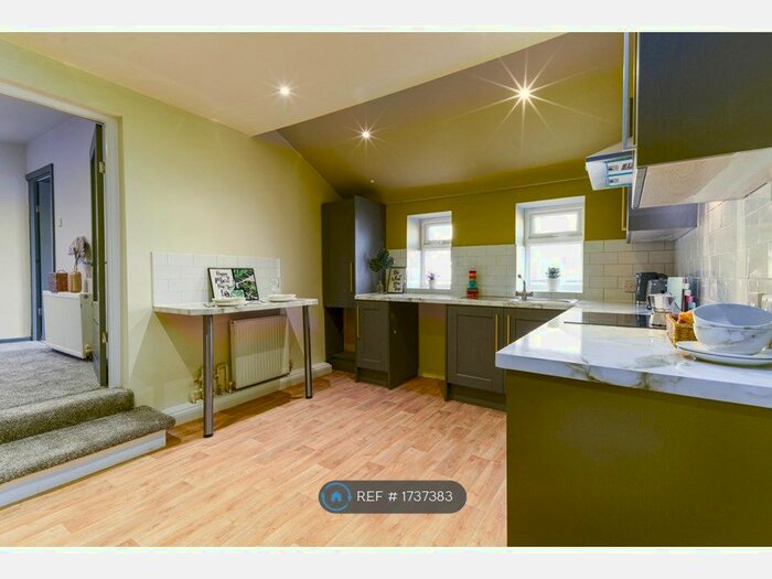 2 Bedroom Flat To Rent In Lee Lane, Horwich, Bolton, BL6