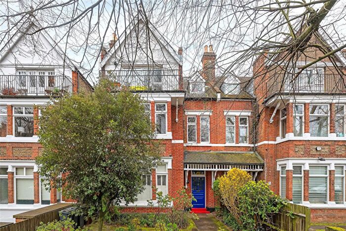 2 Bedroom Flat For Sale In Park Road North, London, W4