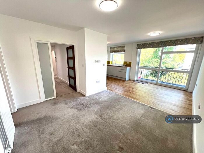 3 Bedroom Flat To Rent In Northumberland Court, Leamington Spa, CV32