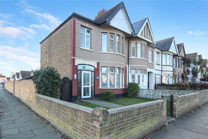3 Bedroom End Of Terrace House For Sale In Bournemouth Park Road, Southend-On-Sea, Essex, SS2
