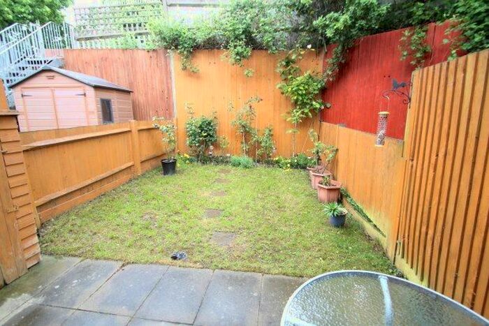 2 Bedroom Property To Rent In Southend Lane, London, SE6