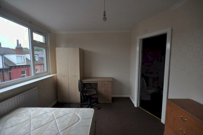 4 Bedroom Terraced House To Rent In Ashville Avenue, Hyde Park, Leeds, LS6