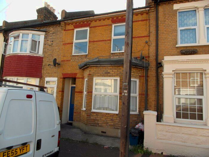 1 Bedroom Flat To Rent In Gordon Road, Southend-on-Sea, Essex, SS1