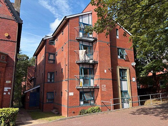 3 Bedroom Flat To Rent In Clarendon Road, Leeds, LS2