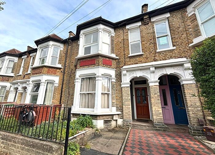 2 Bedroom Flat To Rent In Morley Road, Leyton, E10