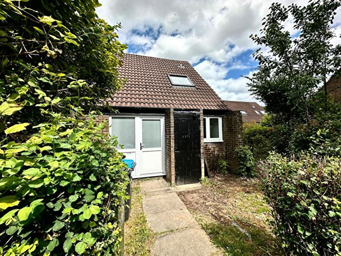 4 Bedroom End Of Terrace House To Rent In Arncliffe Drive, Heelands, MK13