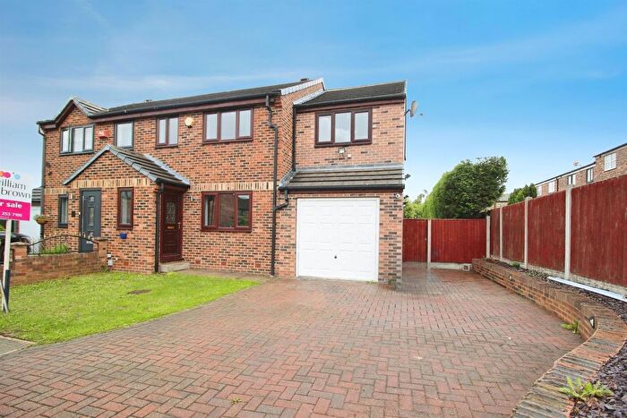 4 Bedroom Semi-Detached House For Sale In Springwell Court, Tingley, Wakefield, WF3