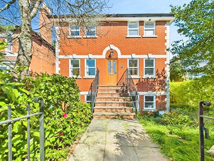 4 Bedroom Detached House For Sale In Hamilton Road, Reading, Berkshire, RG1