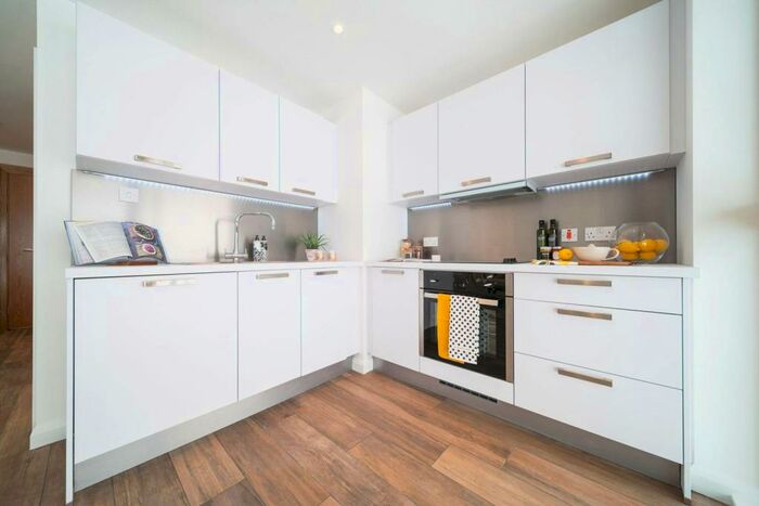 1 Bedroom Flat To Rent In Queen Street, Maidenhead, SL6