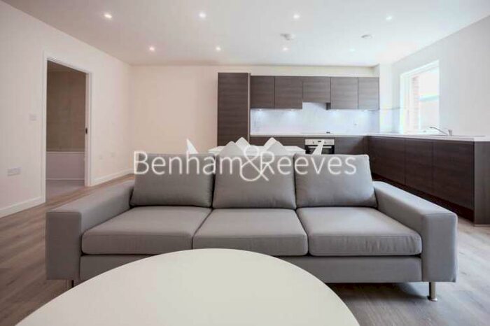 3 Bedroom Apartment To Rent In Lensview Close, Harrow, HA1