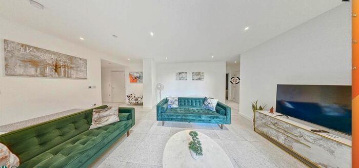 3 Bedroom Flat To Rent In The Georgette Apartments, The Silk District, Whitechapel, London, E1