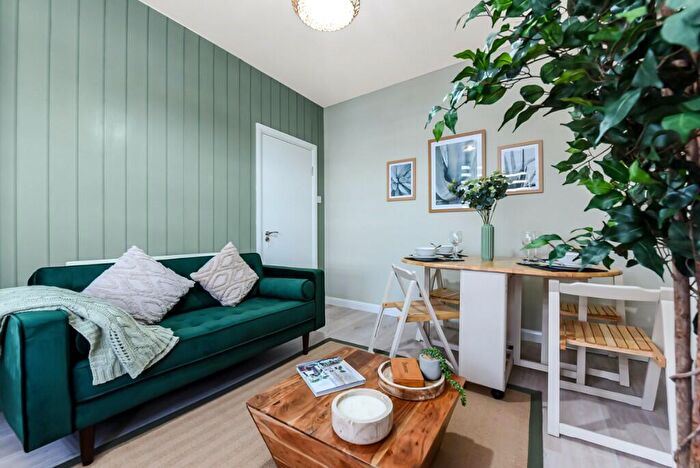 4 Bedroom House To Rent In Roslyn Road, London, N15