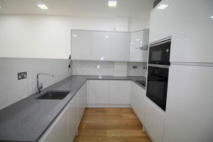 2 Bedroom Flat To Rent In Gunton Mews, Nightingale Grove, London, SE13