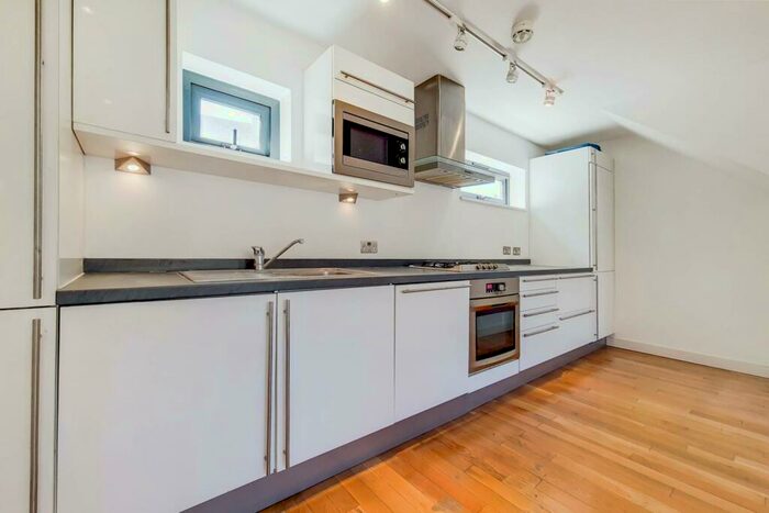 1 Bedroom Flat To Rent In Marmion Mews, Battersea, London, SW11