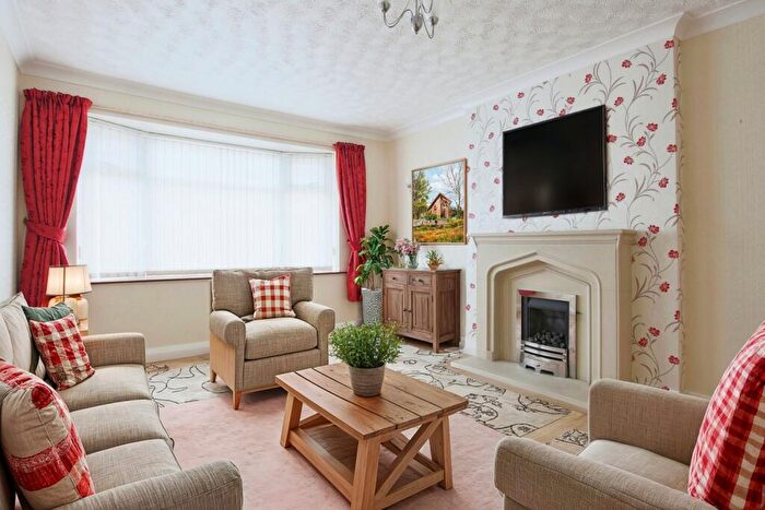 2 Bedroom Semi-Detached Bungalow For Sale In Norland Avenue, Hull, HU4