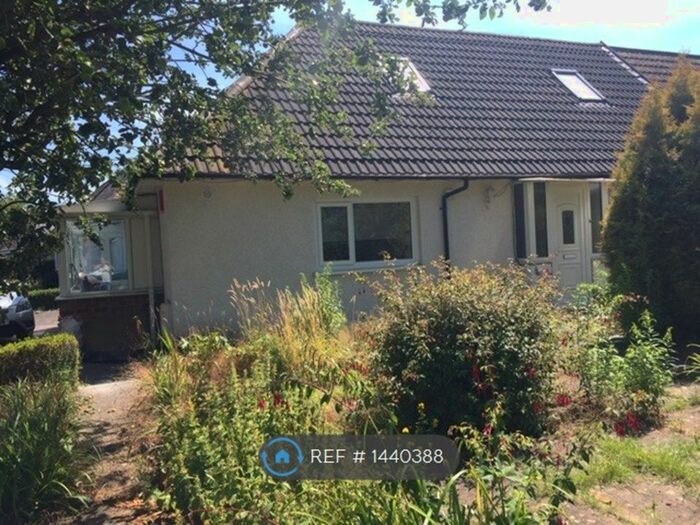 3 Bedroom Bungalow To Rent In Hawton Crescent, Nottingham, NG8