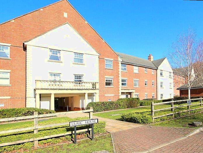 2 Bedroom Flat To Rent In Waleron Road, Fleet, GU51