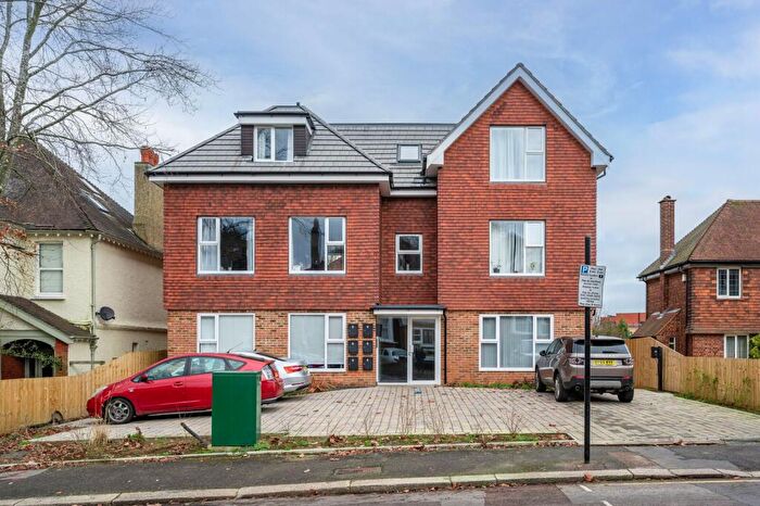 3 Bedroom Flat For Sale In Purley Knoll, Purley, CR8