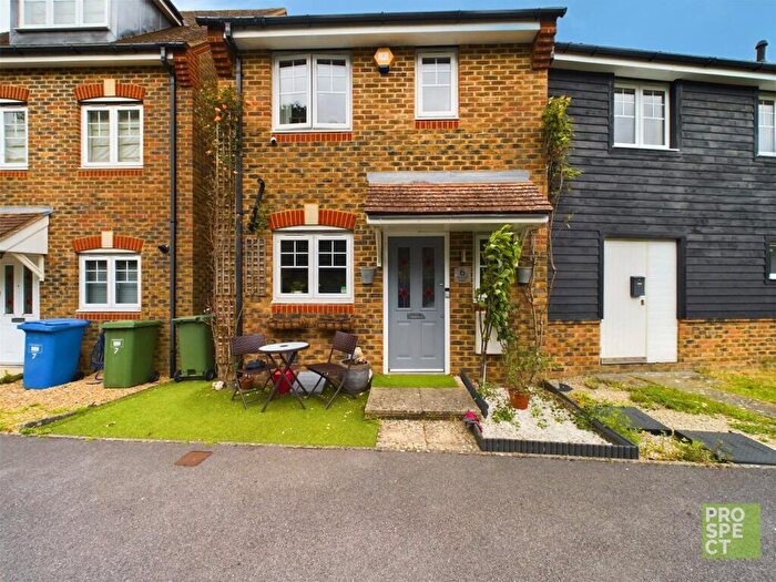 3 Bedroom End Of Terrace House To Rent In Ptarmigan Heights, Bracknell, Berkshire, RG12