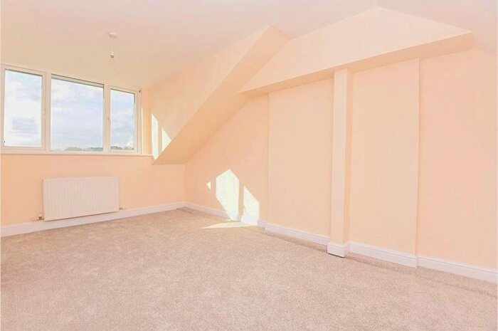 3 Bedroom Flat To Rent In Spa Hill, London, SE19