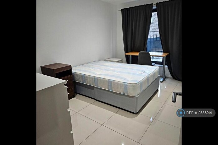 2 Bedroom Flat To Rent In St Annes, London, E14