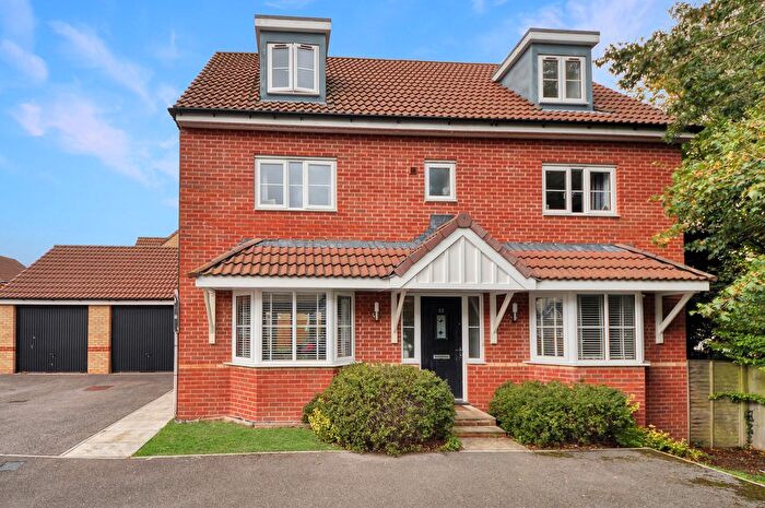 5 Bedroom Detached House For Sale In Coronel Close, Swindon, SN3