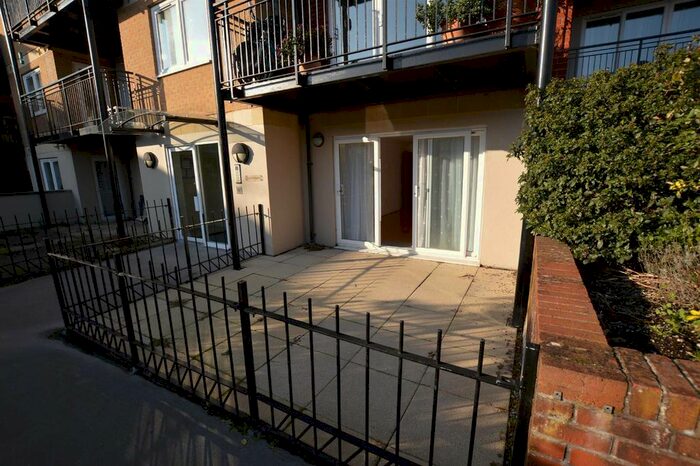 2 Bedroom Flat To Rent In Penn Place, Northway, Rickmansworth, WD3