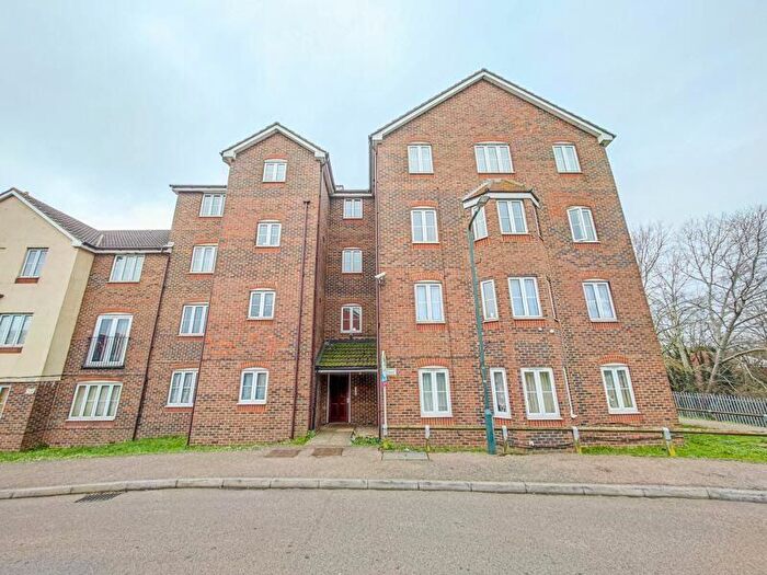 2 Bedroom Flat For Sale In Redbourne Drive, London, SE28