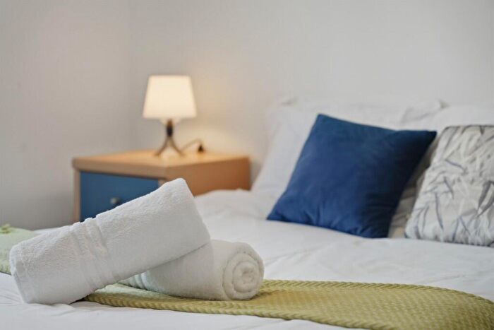 2 Bedroom House To Rent In Chelmsford Drive, Coventry, West Midlands, CV6