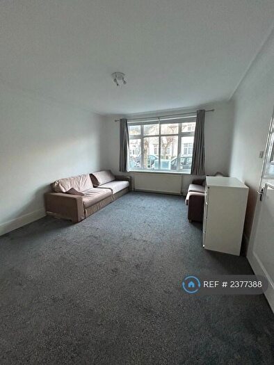 2 Bedroom Flat To Rent In London, London, NW11