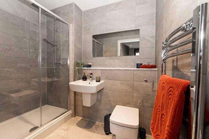 2 Bedroom Flat To Rent In Millers Place, Liverpool, Merseyside, L1